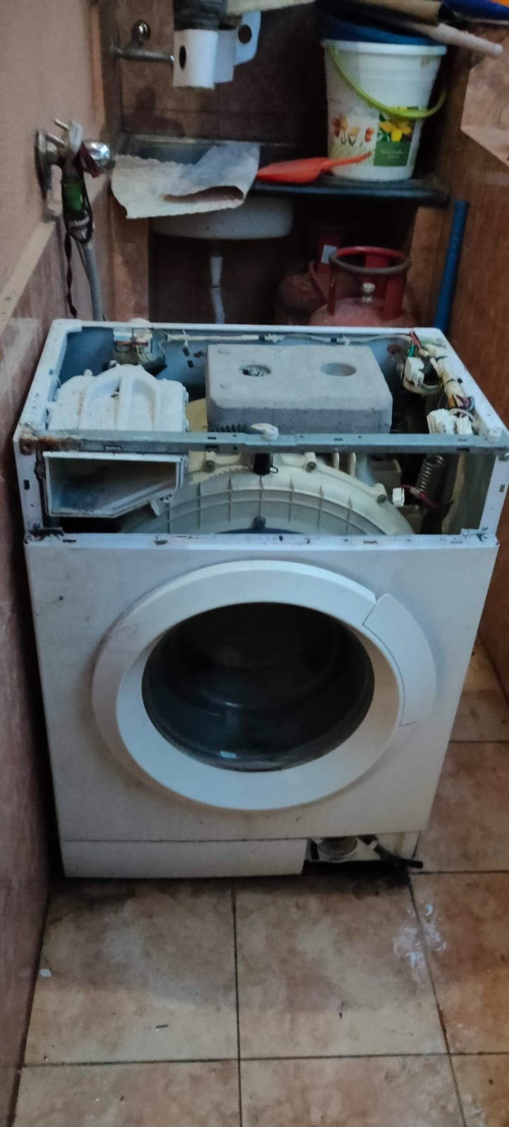 Top cover off and the cabinet opened up, ready for a full body replacement.